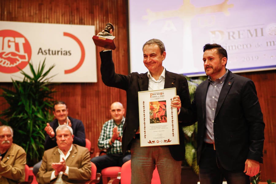 El expresidente del Gobierno José Luis Rodríguez Zapatero ha advertido al futuro jefe del Ejecutivo asturiano, Adrián Barbón, de que «tiene el listón alto» que le deja «un socialista distinto» como Javier Fernández,