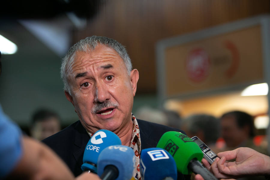 El expresidente del Gobierno José Luis Rodríguez Zapatero ha advertido al futuro jefe del Ejecutivo asturiano, Adrián Barbón, de que «tiene el listón alto» que le deja «un socialista distinto» como Javier Fernández,