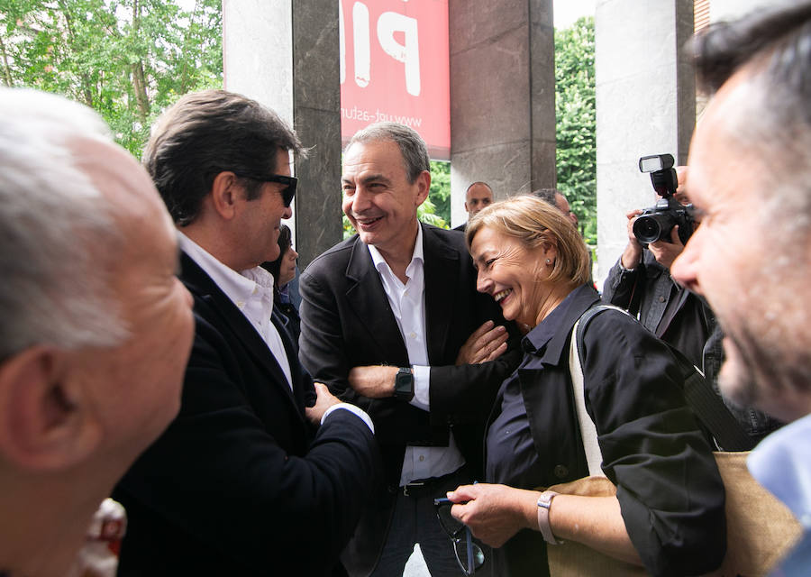 El expresidente del Gobierno José Luis Rodríguez Zapatero ha advertido al futuro jefe del Ejecutivo asturiano, Adrián Barbón, de que «tiene el listón alto» que le deja «un socialista distinto» como Javier Fernández,