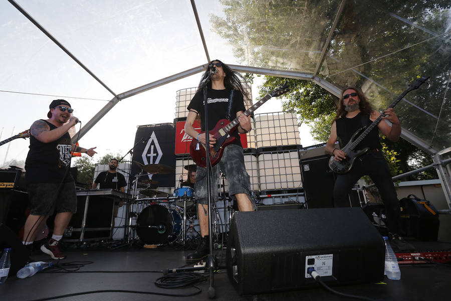 Orcos, vehículos de cine, rimas ante un auditorio enfervorizado, tatuajes, atracciones de feria, puestos de comida... El festival de ocio de Gijón abrió ayer diez días de diversión sin límites