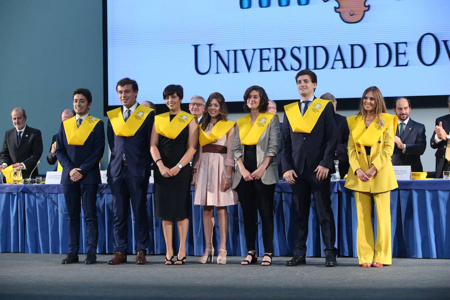 Al acto, celebrado en el Palacio de Congresos de la capital del Principado ha acudido el consejero de Sanidad Francisco del Busto. 