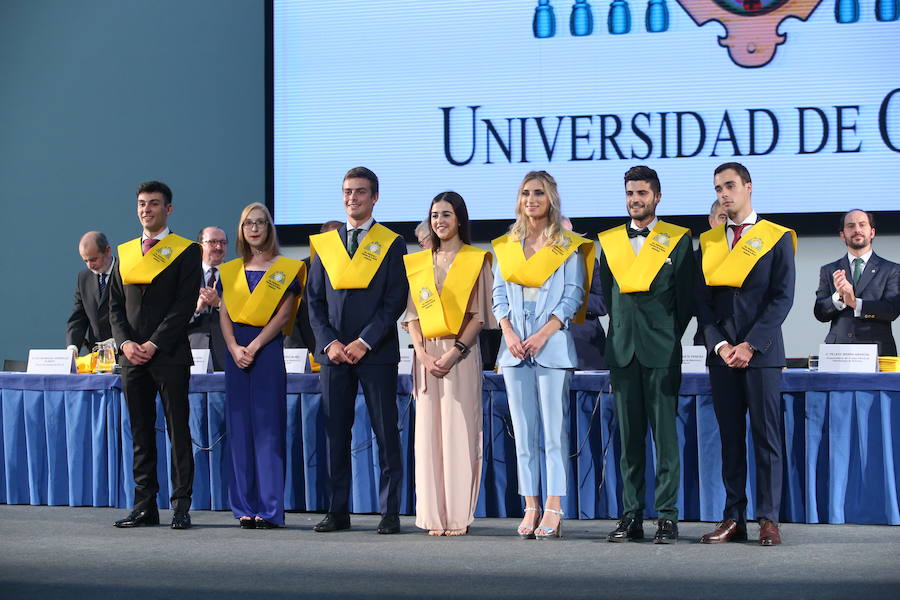 Al acto, celebrado en el Palacio de Congresos de la capital del Principado ha acudido el consejero de Sanidad Francisco del Busto. 