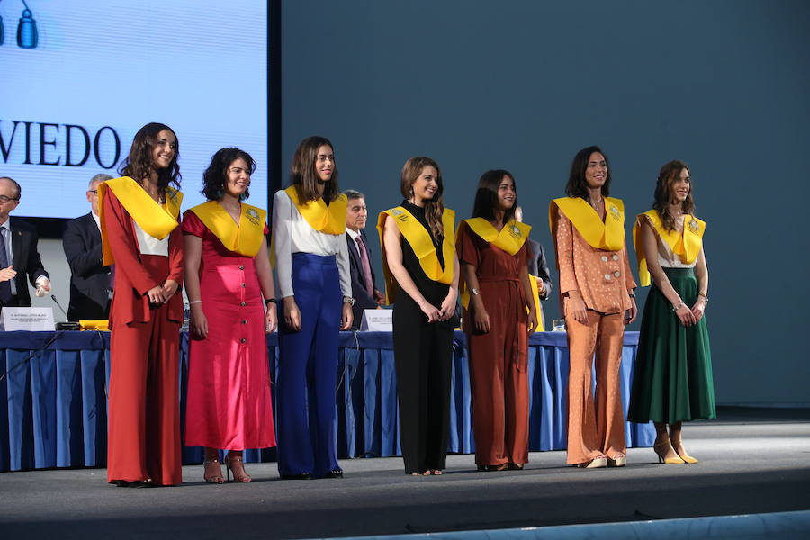 Al acto, celebrado en el Palacio de Congresos de la capital del Principado ha acudido el consejero de Sanidad Francisco del Busto. 