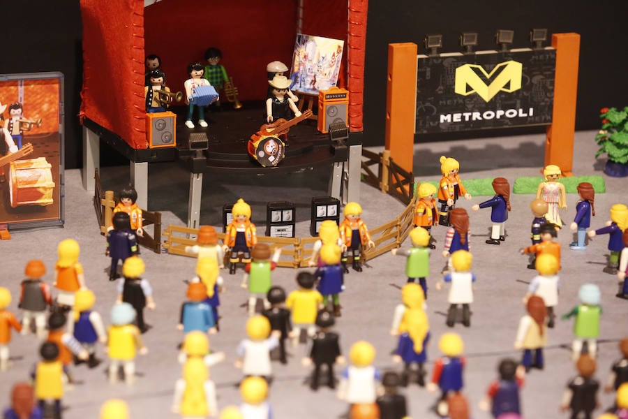 Playmobil | Pequeños universos en los que reinan los famosos muñequitos que hicieron las delicias -y siguen haciéndolas- de los más pequeños de varias generaciones. Aquí, el escenario de metrópoli.