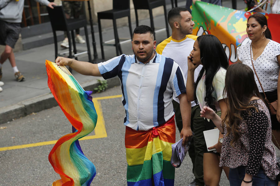 La ciudad acogió este sábado un multitudinario y colorido desfile en defensa de los derechos del colectivo LGTB