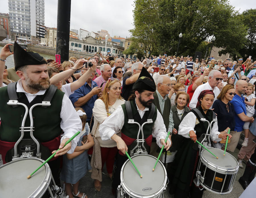 Bendición de las aguas en Gijón con motivo de las fiestas de San Pedro. 