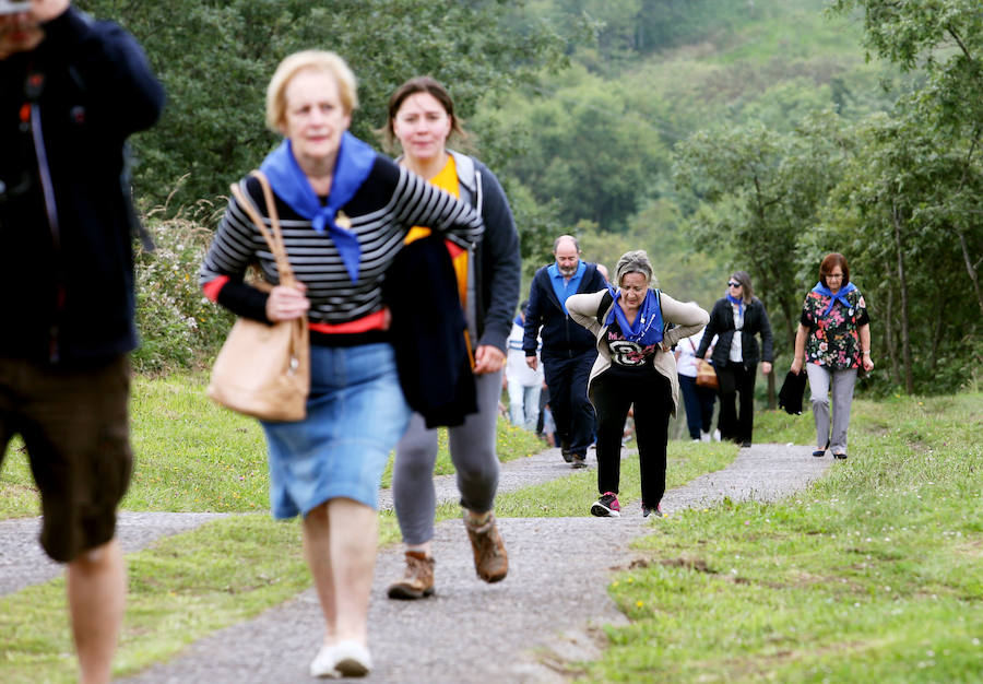Multitudinaria misa en El Naranco, Oviedo. 