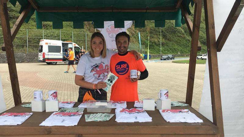 Más de ochenta niños y niñas con discapacidad o en riesgo de exclusión participaron en una jornada surfera para concienciar sobre el cuidado de las playas