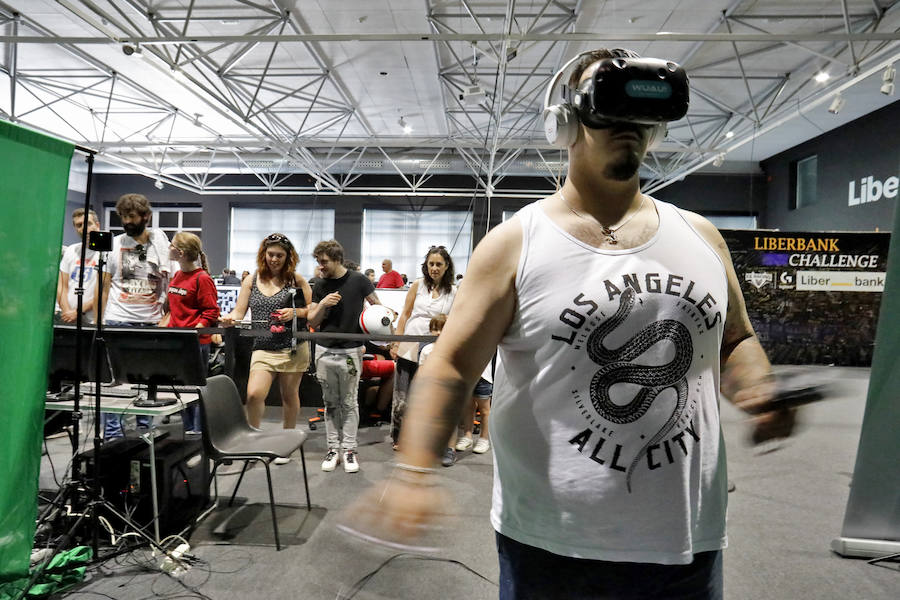 Fortnite, Overwatch o League of Legends son algunos de los juegos que se pueden probar en el pabellón Liberbank del recinto ferial y que están haciendo las delicias entre los visitantes a Metrópoli.