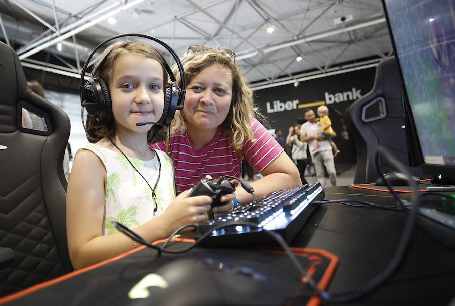 Fortnite, Overwatch o League of Legends son algunos de los juegos que se pueden probar en el pabellón Liberbank del recinto ferial y que están haciendo las delicias entre los visitantes a Metrópoli.