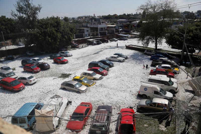 Más de 200 casas afectadas y decenas de coches sepultados. Son las consecuencias más visibles de la increíble granizada que afectó este domingo a la ciudad mexicana de Guadalajara, donde se registraron acumulaciones de hasta metro y medio.