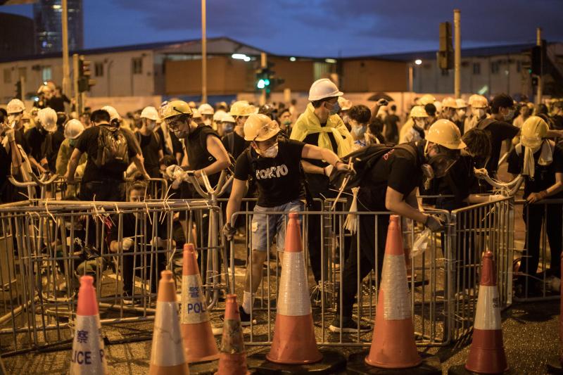 Nueva jornada de movilizaciones en Hong Kong contra la propuesta de Ley de Extradición, que abre la posibilidad de enviar a delincuentes a la China continental. La ola de indignación ha llevado a decenas de manifestante a asaltar el parlamento tras romper las puertas.