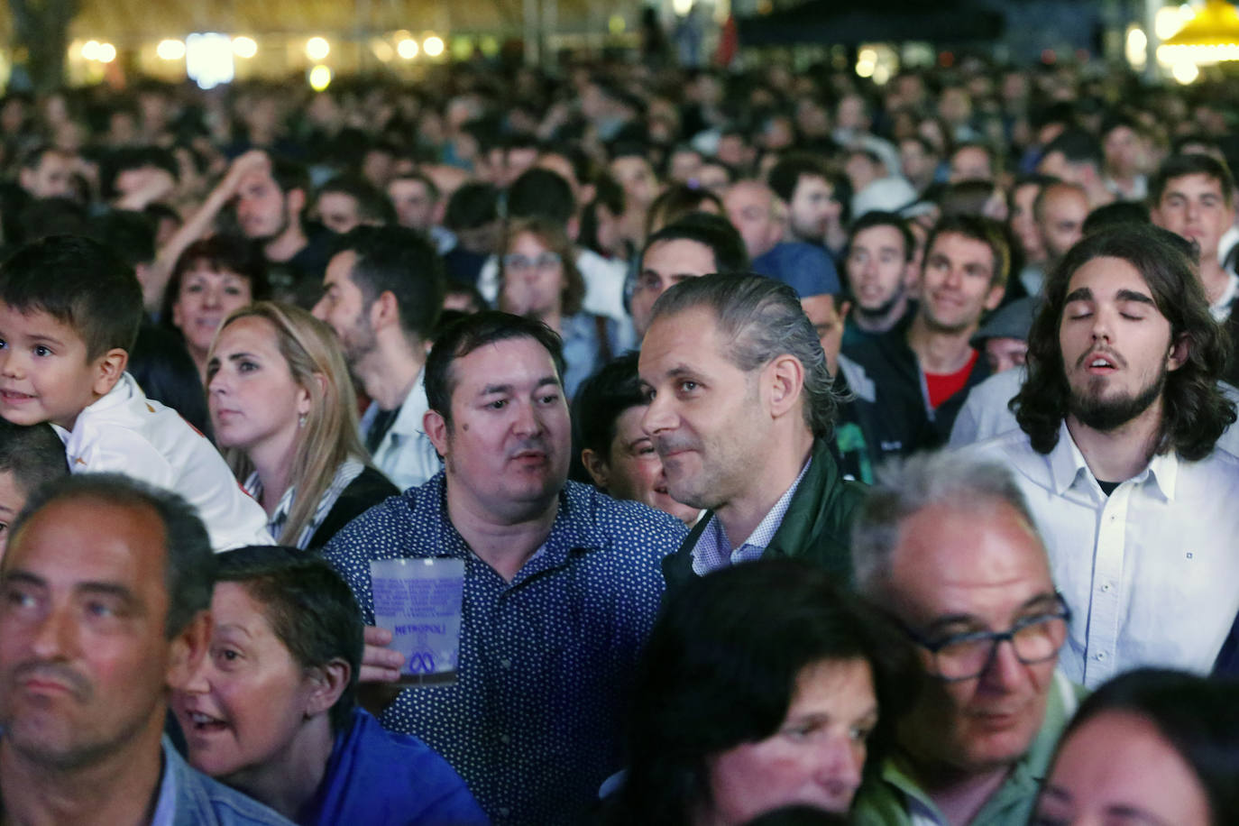  ¡Búscate en entre los asistentes al recital que tuvo como escenario el festival Metrópoli!