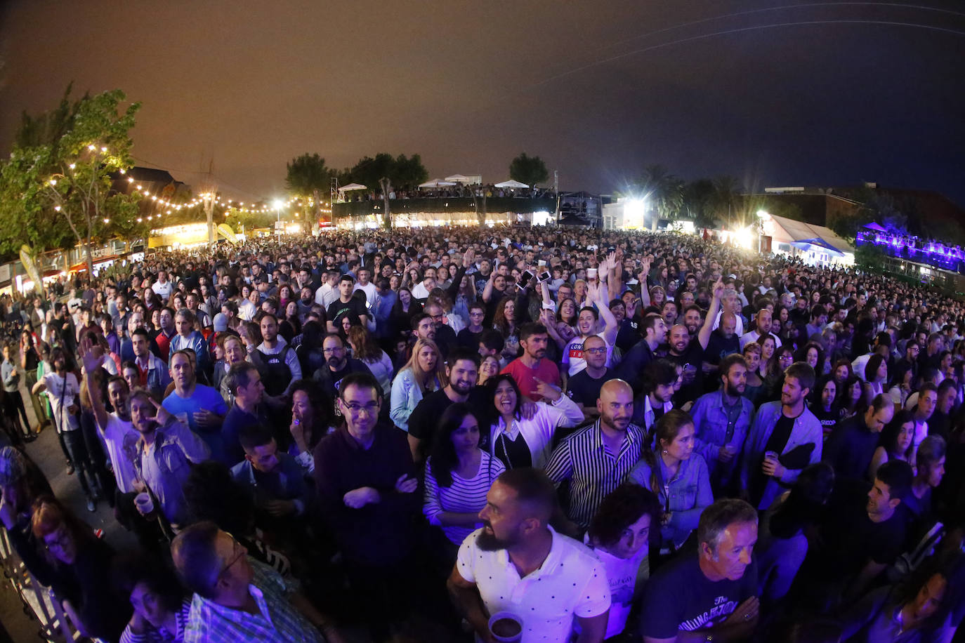  ¡Búscate en entre los asistentes al recital que tuvo como escenario el festival Metrópoli!