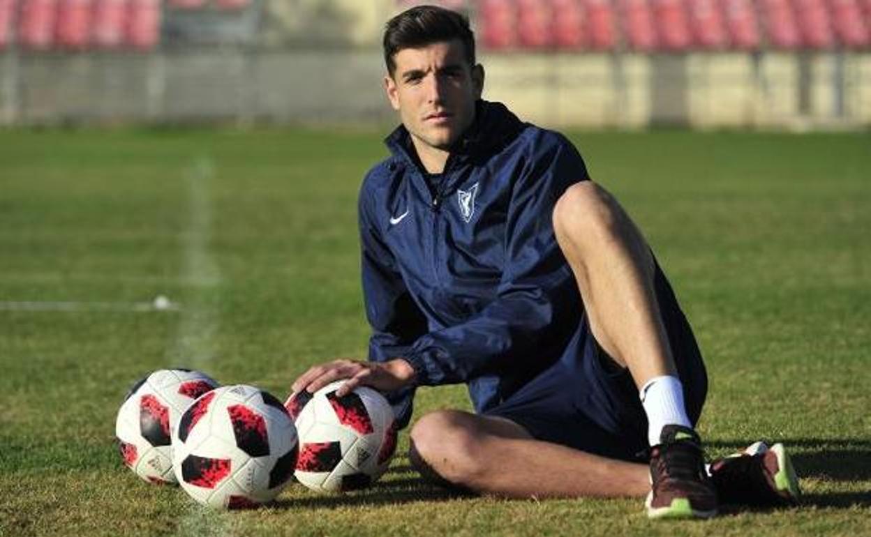 Javi Fernández vestirá la camiseta azul.