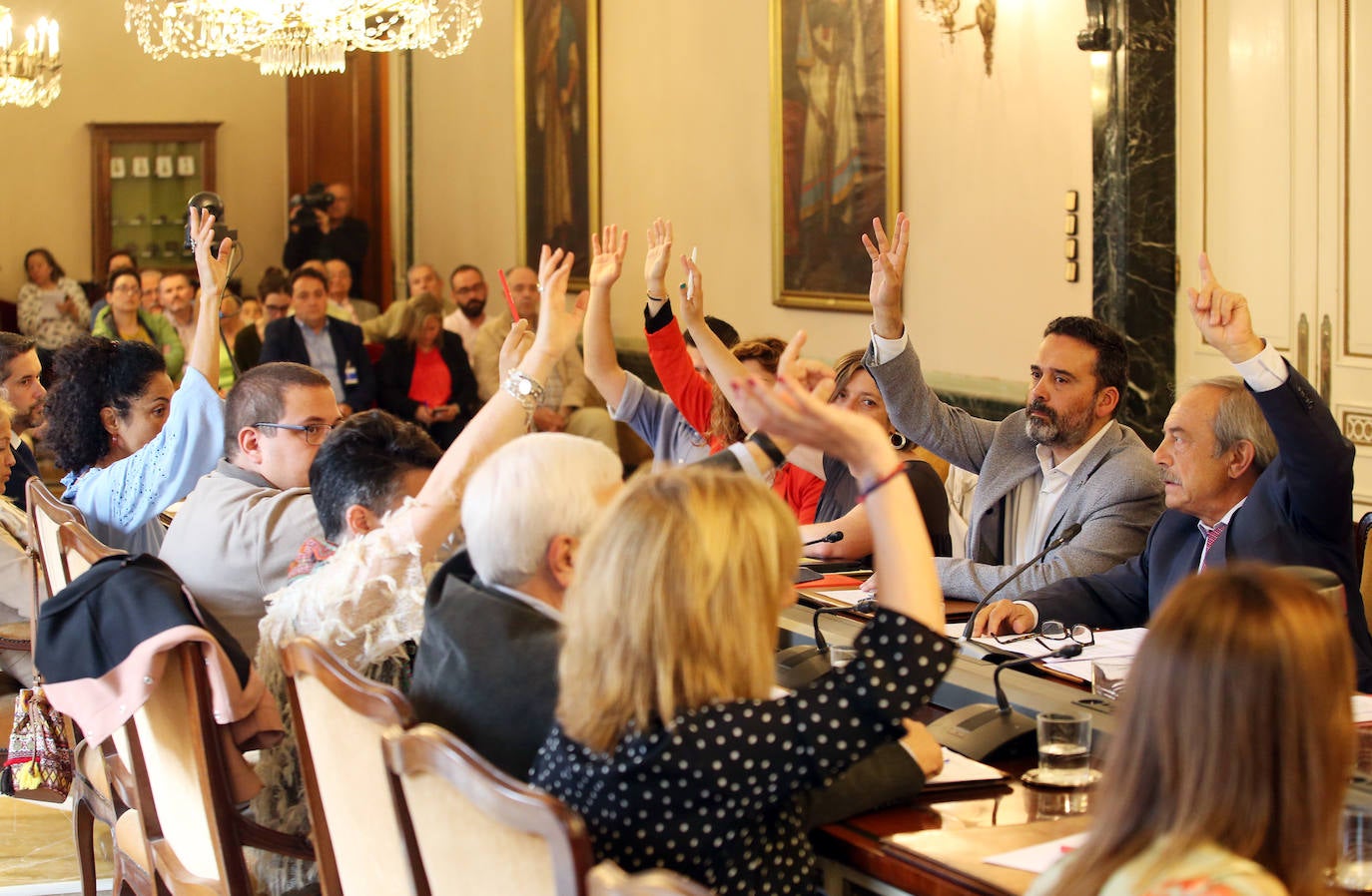 Fotos: Primer pleno del Ayuntamiento de Oviedo