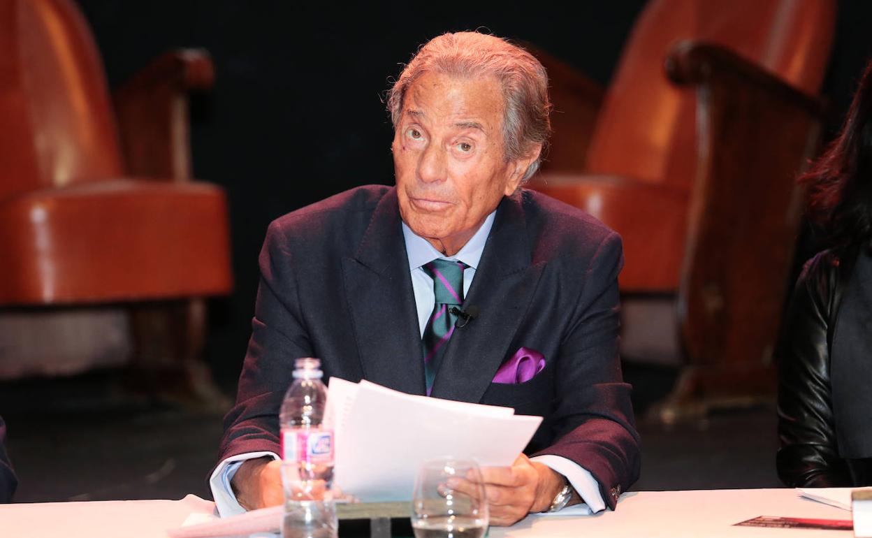 Arturo Fernández, durante una visita a Gijón.