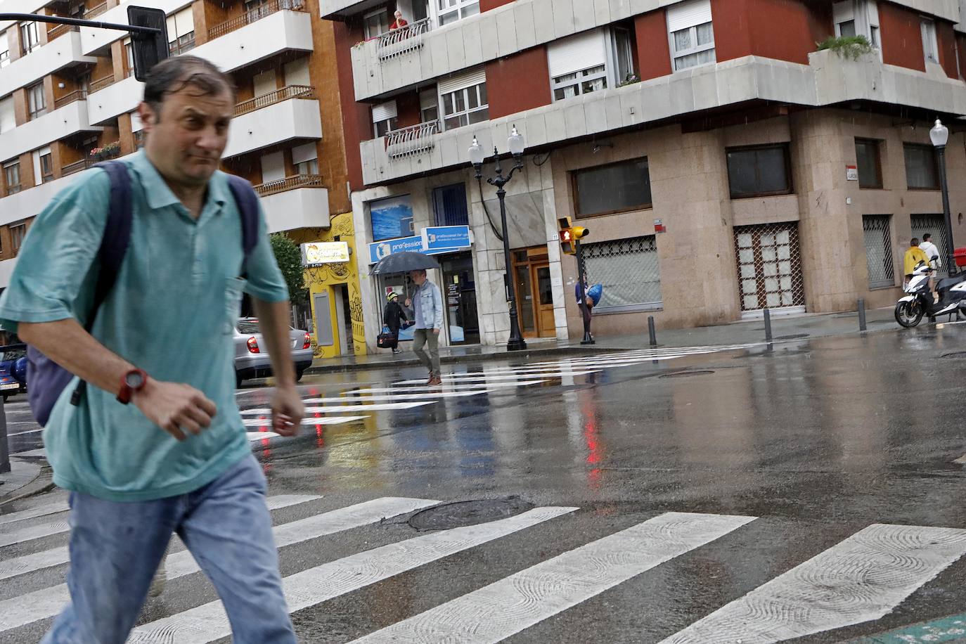 El tiempo no entiende de meses ni estaciones y, en pleno verano, ha descargado granizo sobre la capital del Principado de Asturias 