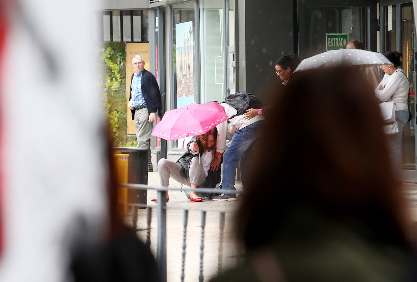 Momento de la granizada caída en Oviedo el 3 de julio