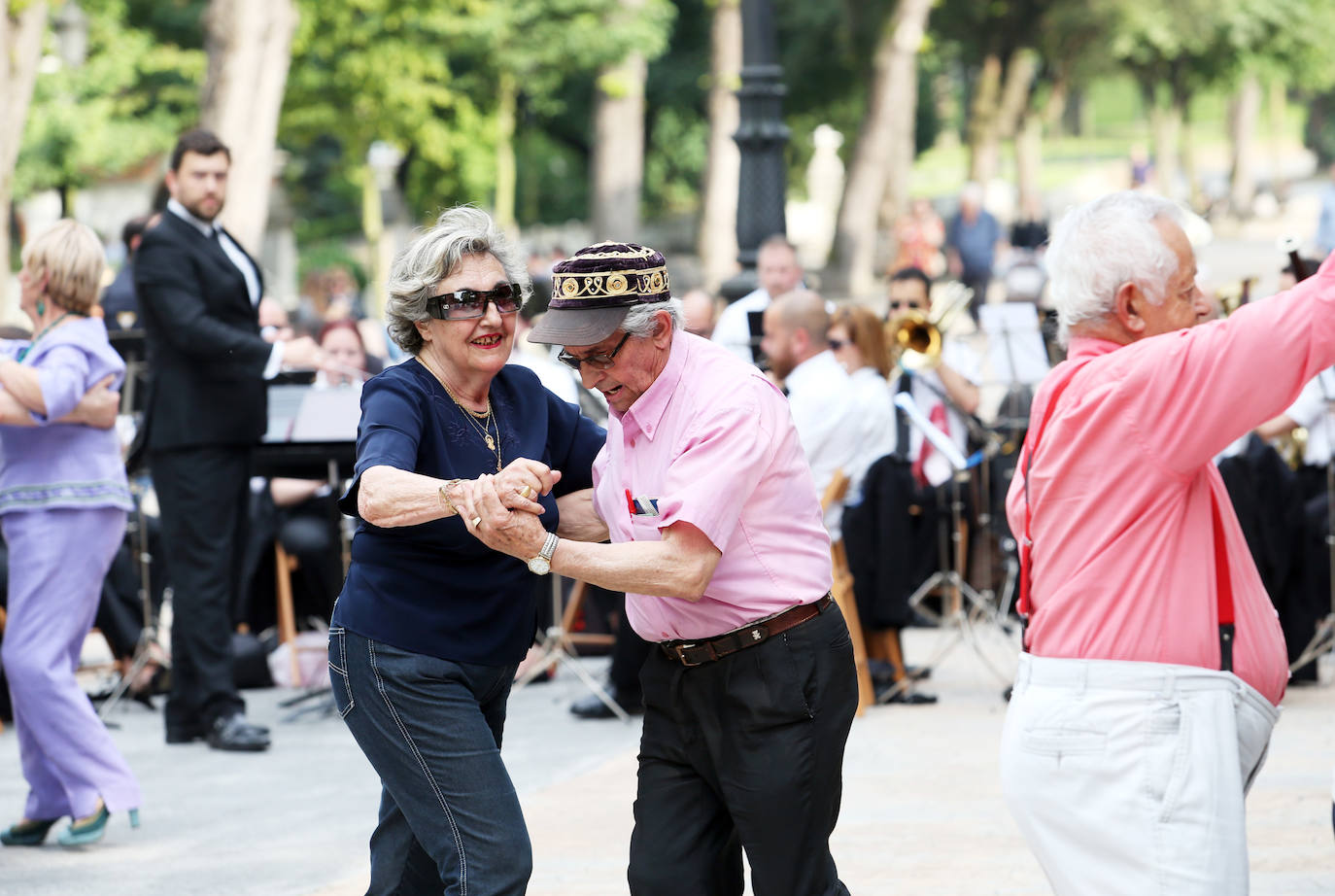 Fotos: Los bailes del Bombé con la Banda de Música Ciudad de Oviedo