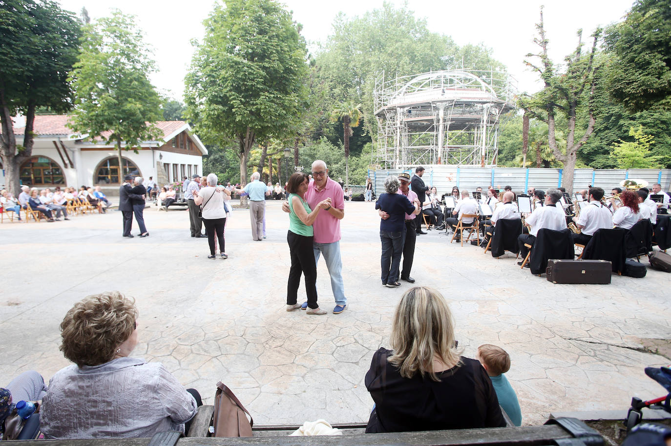 Fotos: Los bailes del Bombé con la Banda de Música Ciudad de Oviedo