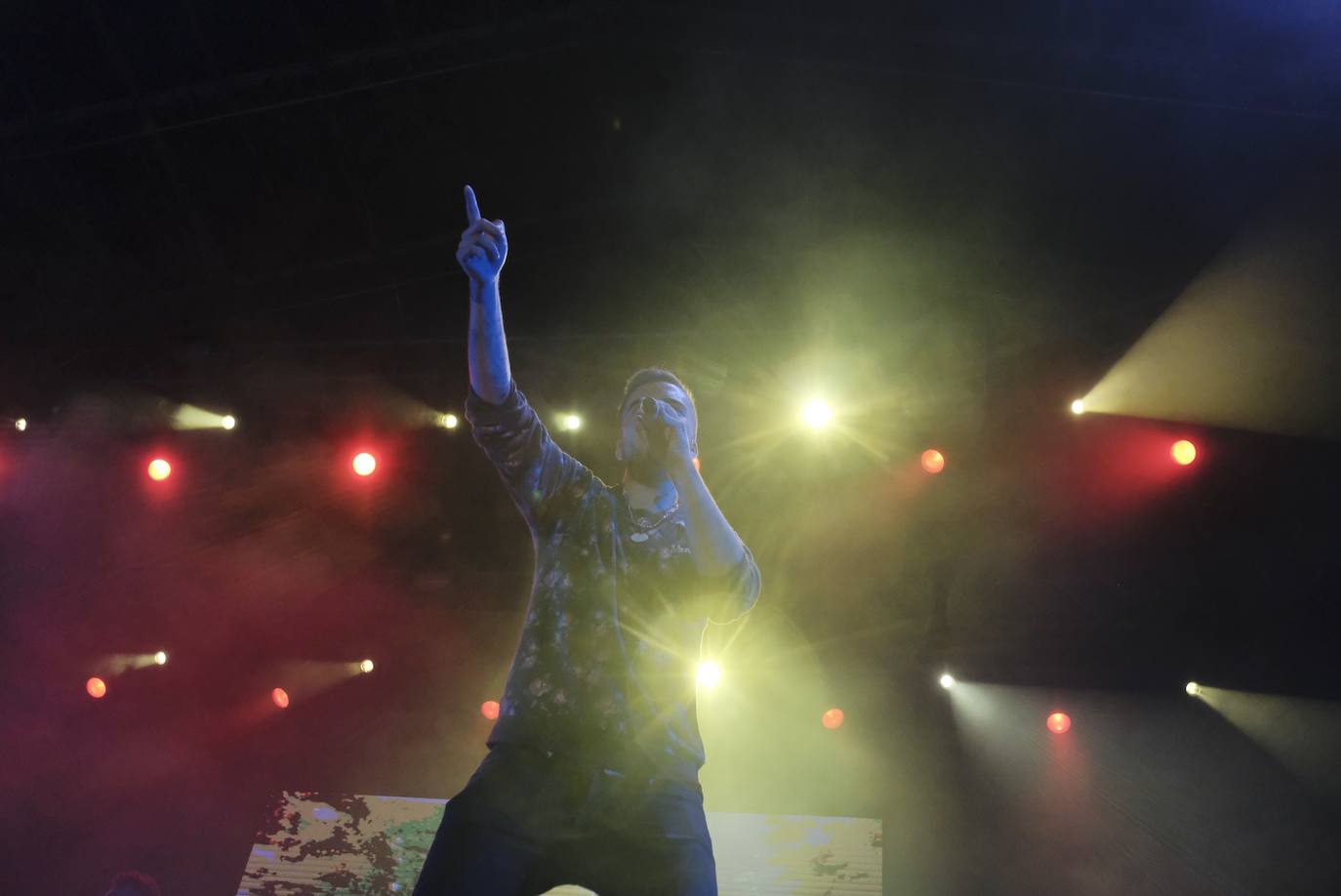 Beret conectó con los más jóvenes en Gijón. El rapero sevillano repasó sus canciones más conocidas en Metrópoli ante miles de chavales.