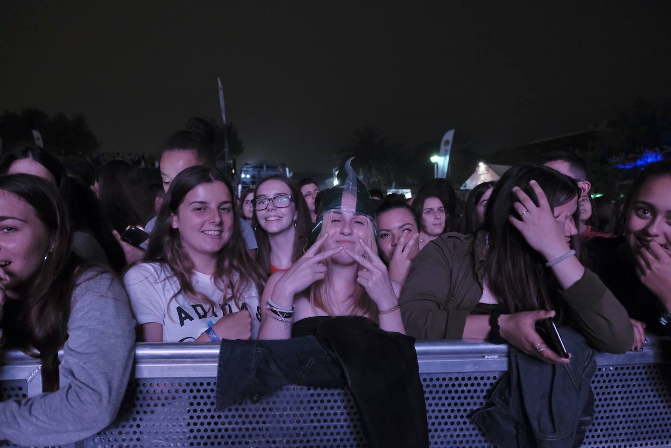 Beret conectó con los más jóvenes en Gijón. El rapero sevillano repasó sus canciones más conocidas en Metrópoli ante miles de chavales.