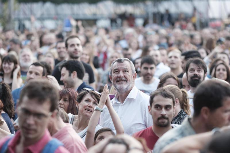 El festival de Metrópoli volvió a vivir otra jornada emocionante con el concierto homenaje a Mickael Jackson. Un espectáculo en el que abundaron los exitazos y no faltaron las evocaciones a su estética y sus movimientos.