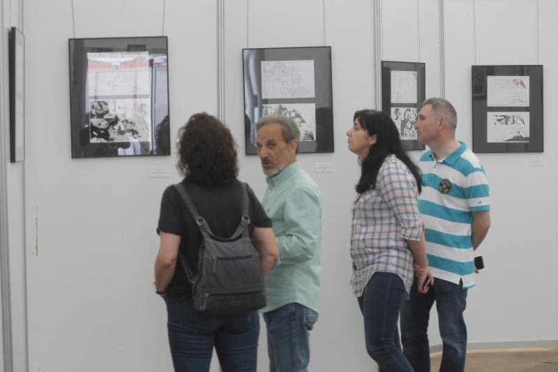 La llegada del tren negro dio inicio a la XXXII edición de la Semana Negra de Gijón, que a lo largo de nueve días contará con la participación de más de 150 autores de diversos géneros literarios y de distintos países europeos y latinoamericanos.