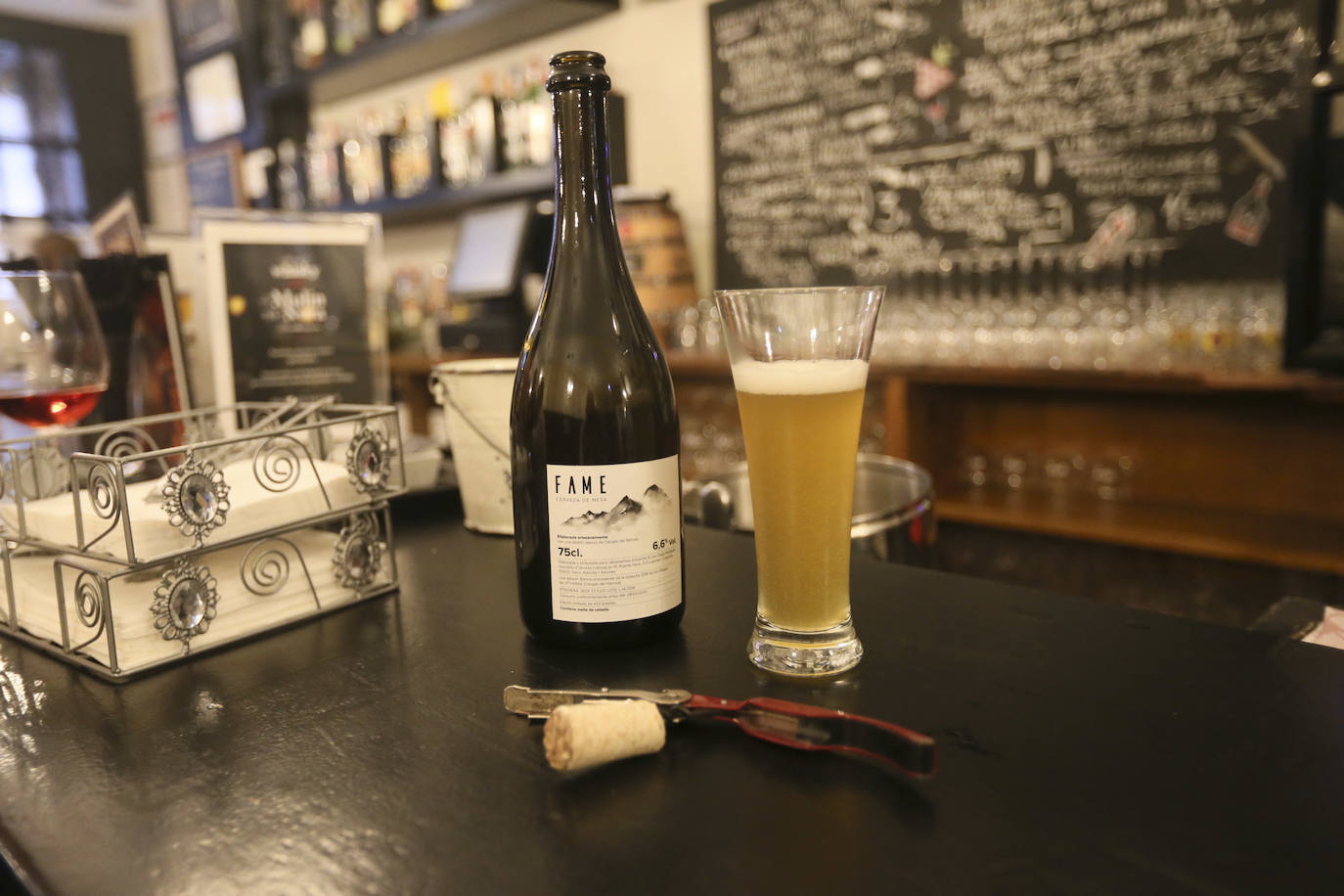 Una cerveza artesana asturiana Fame, recién servida