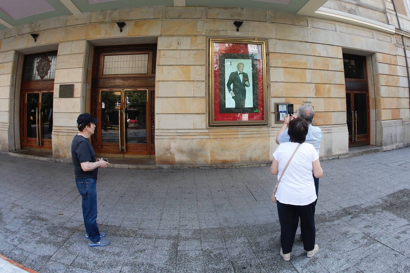 Fotos: Gijón espera a Arturo Fernández en el Jovellanos