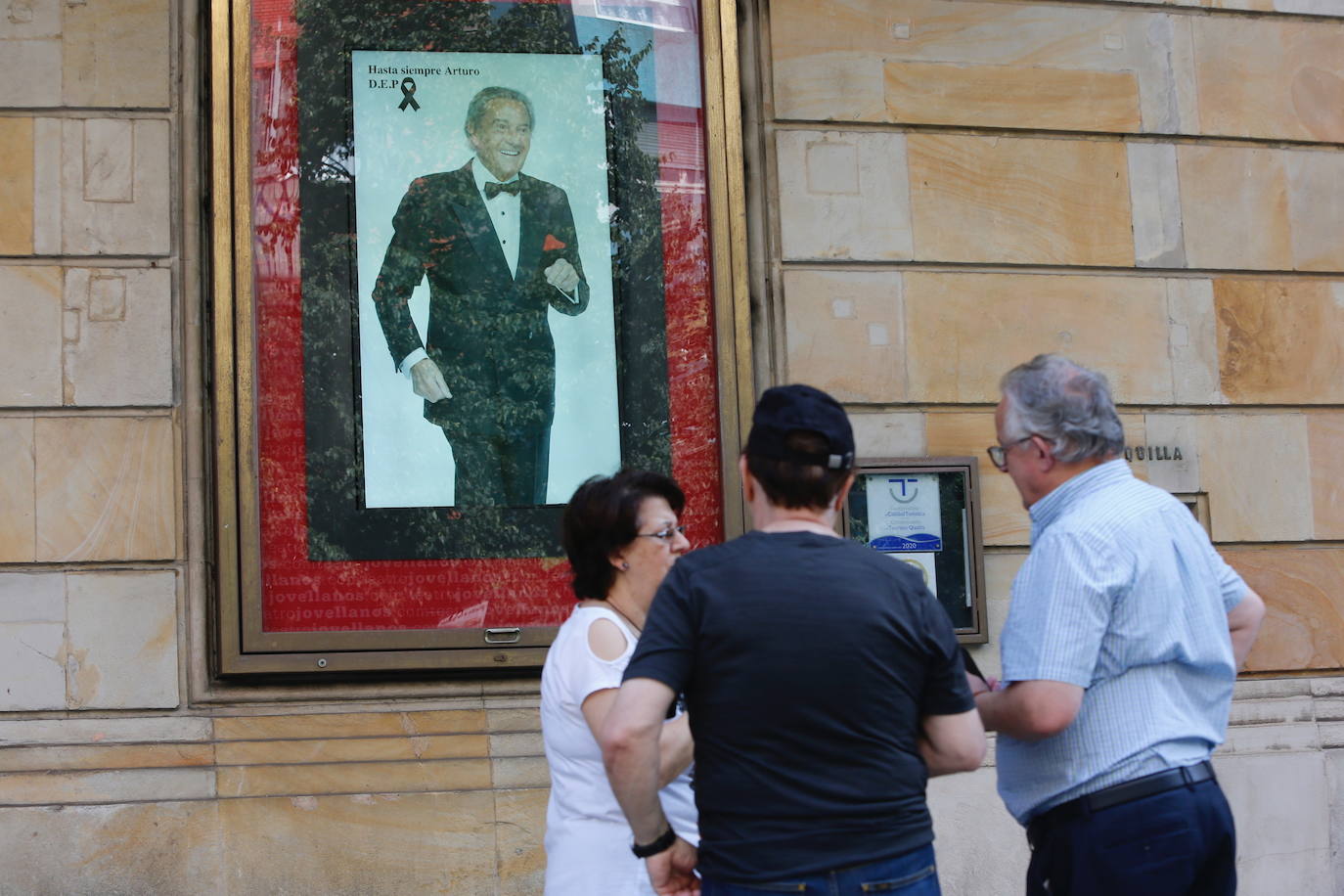 Fotos: Gijón espera a Arturo Fernández en el Jovellanos