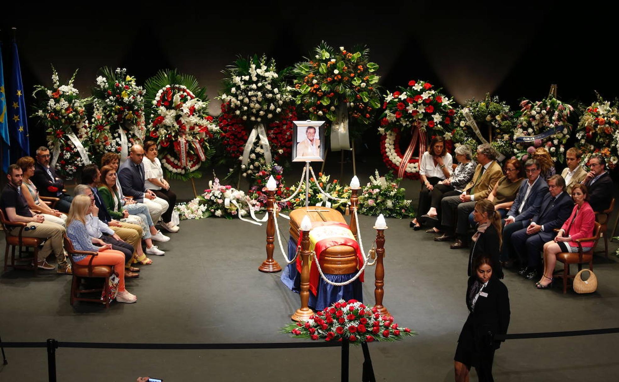 Capilla ardiente de Arturo Fernández en el Teatro Jovellanos de Gijón.