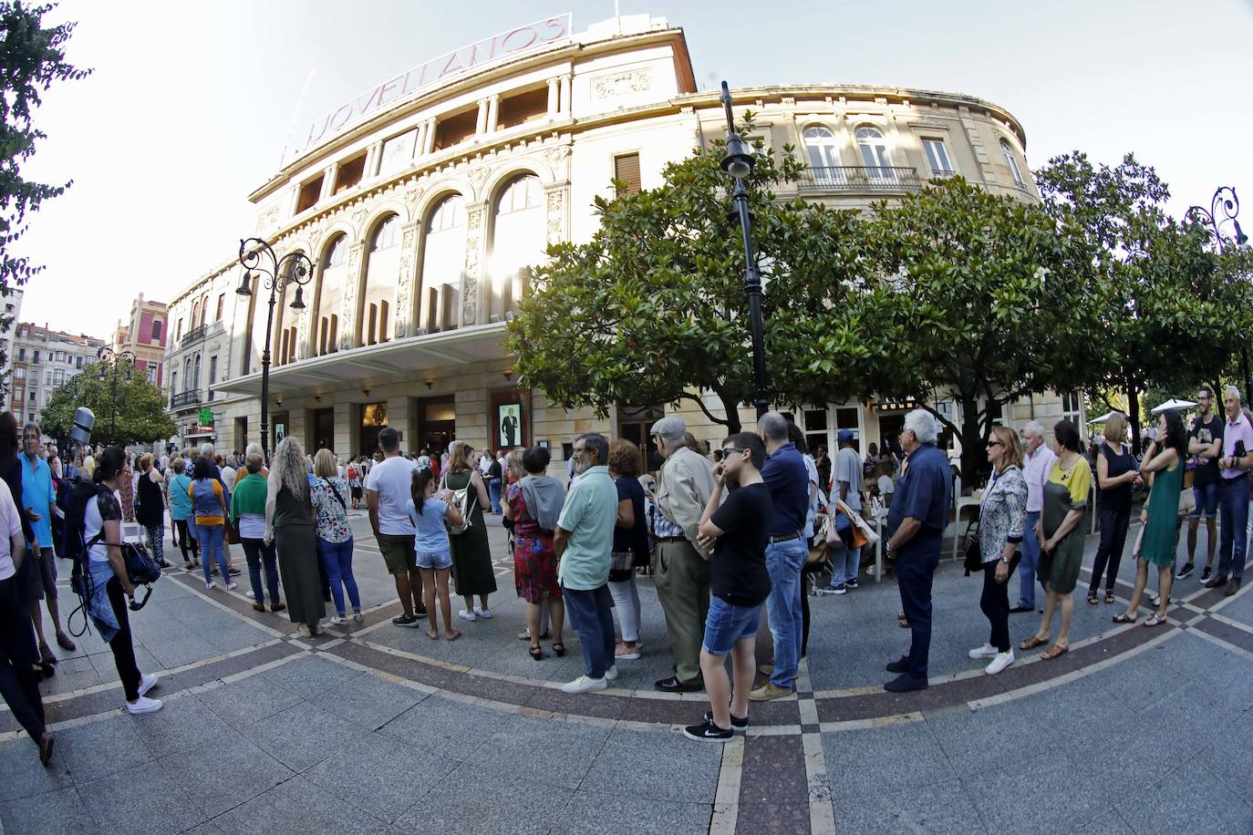 Último adiós al actor y empresario teatral en el Jovellanos