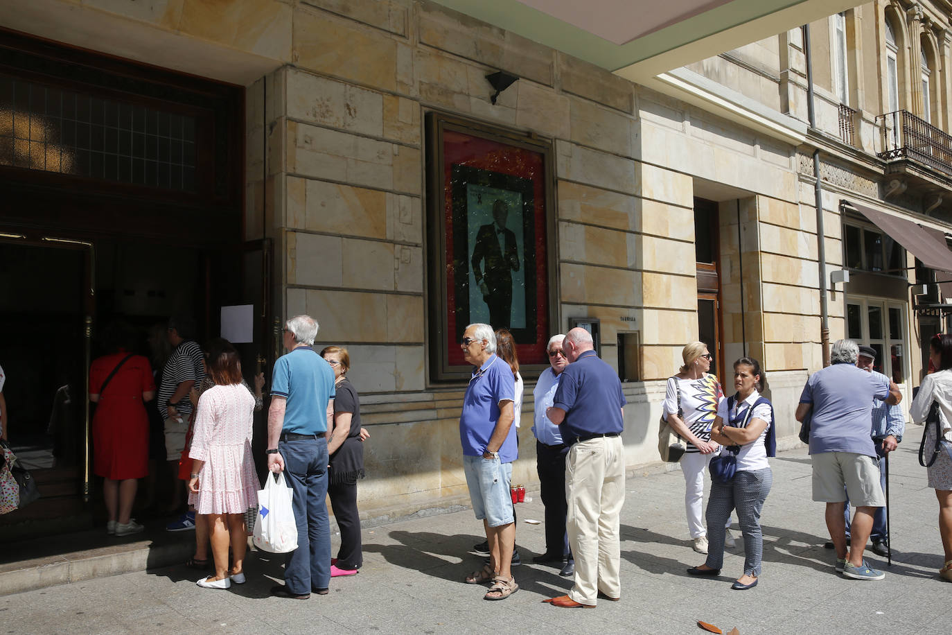 Último adiós al actor y empresario teatral en el Jovellanos