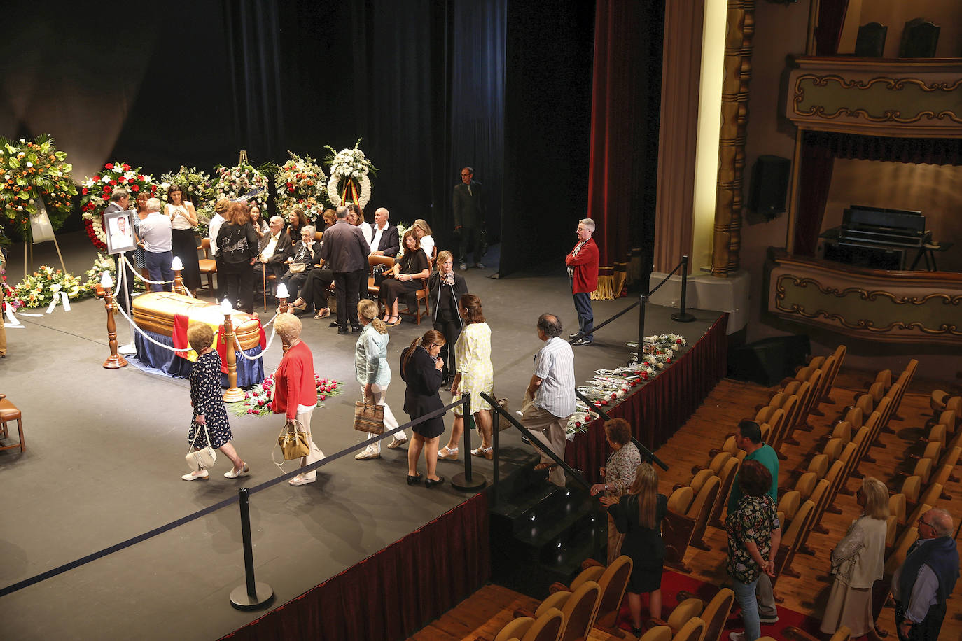 Último adiós al actor y empresario teatral en el Jovellanos