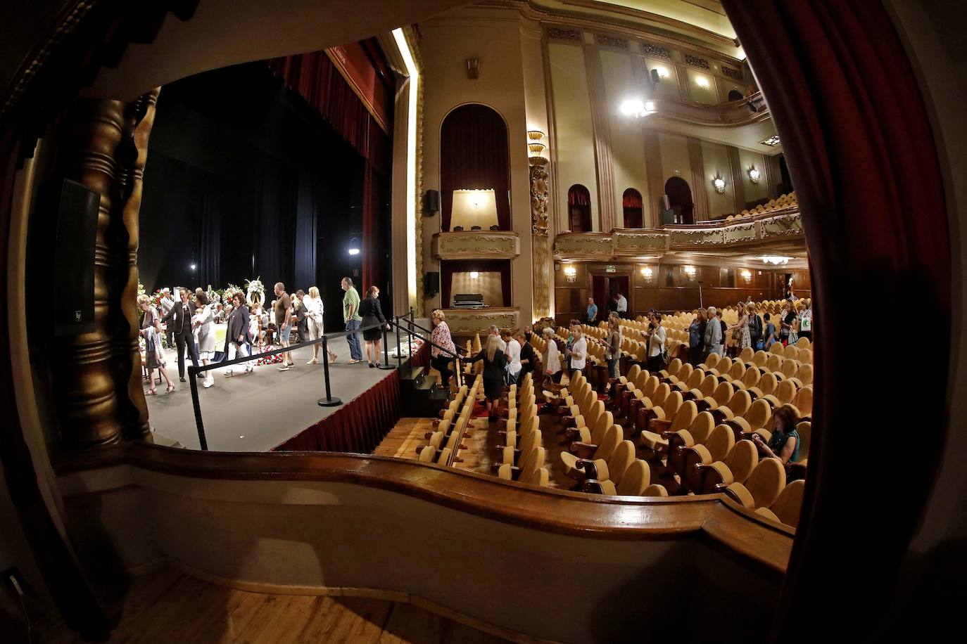 Último adiós al actor y empresario teatral en el Jovellanos