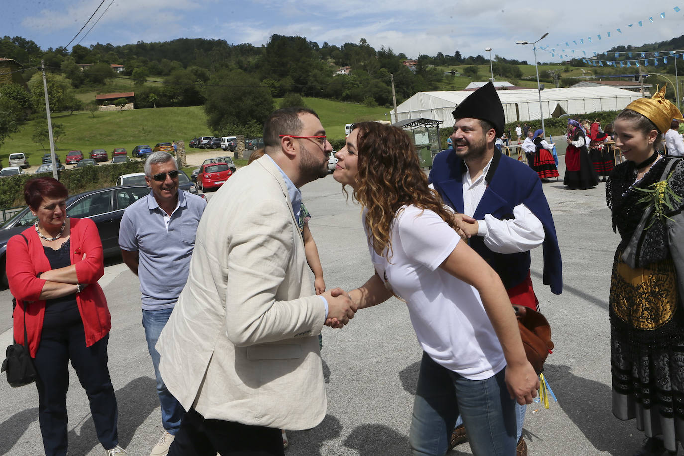 Martinporra acoge la XXIII Fiesta de la Oficialidá de la Llingua Asturiana, una fiesta con la que cada año Bimenes celebra la declaración de oficialidad del asturiano