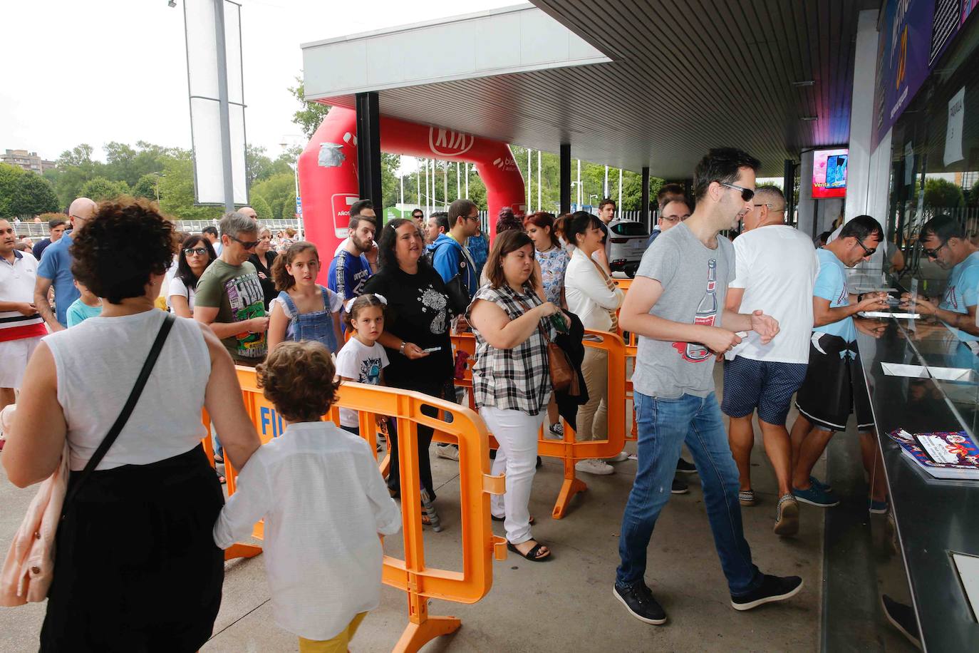 Metrópoli reúne en Gijón a cientos de admiradores de la saga que han representado a algunos de los personajes más populares