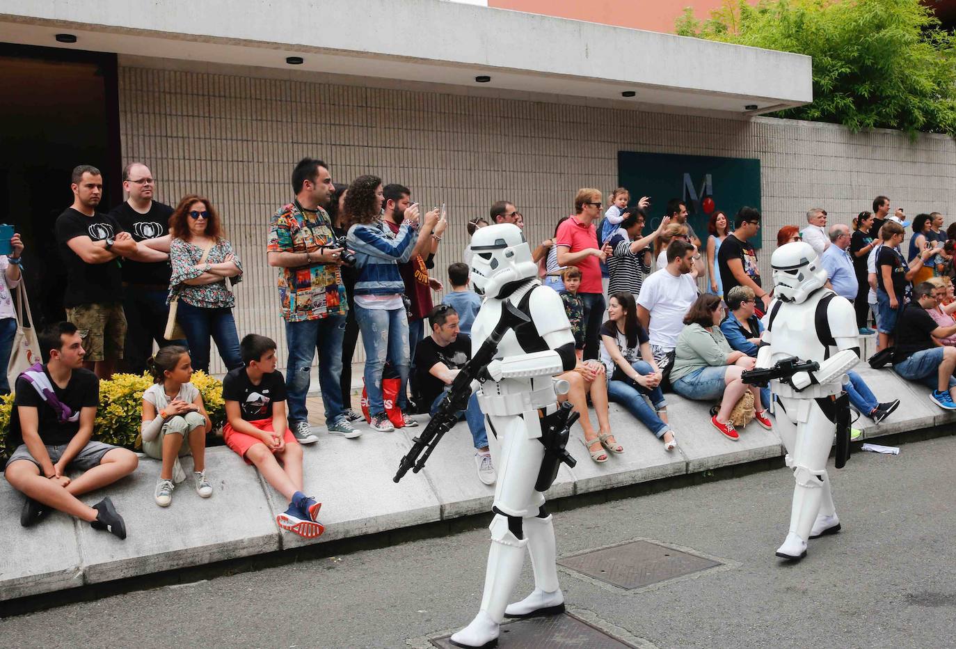 Metrópoli reúne en Gijón a cientos de admiradores de la saga que han representado a algunos de los personajes más populares