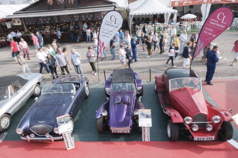 Los asistentes, como cada año, disfrutan de los puestos de comida, atracciones, lectura, exposiciones y un sinfín de iniciativas que hacen que esta sea una visita obligada edición tras edición.