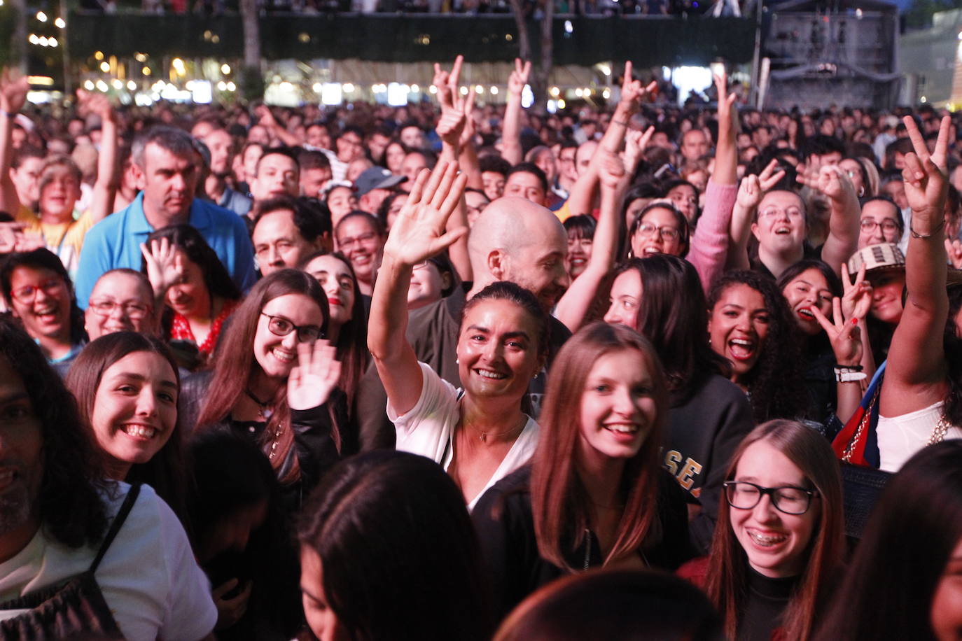 Metrópoli cerró su sexta edición con un concierto del colombiano que abarrotó el recinto ferial y puso a los asistentes a bailar al ritmo de rock latino. 