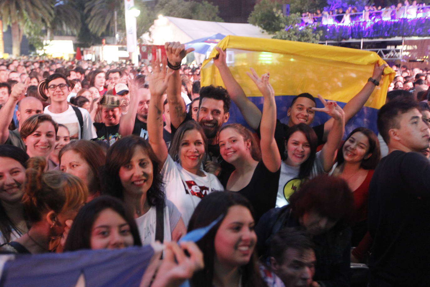 Metrópoli cerró su sexta edición con un concierto del colombiano que abarrotó el recinto ferial y puso a los asistentes a bailar al ritmo de rock latino. 