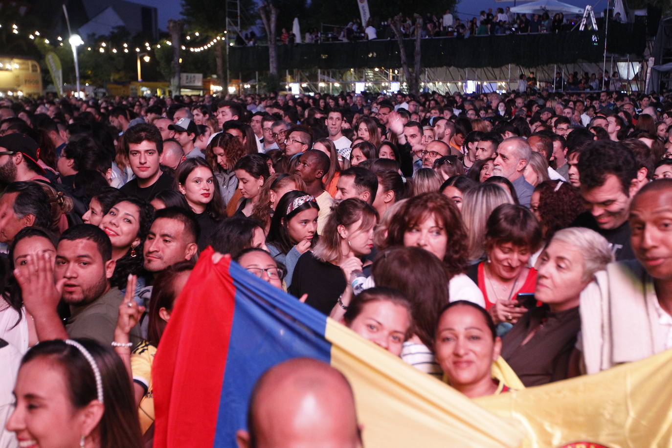 Metrópoli cerró su sexta edición con un concierto del colombiano que abarrotó el recinto ferial y puso a los asistentes a bailar al ritmo de rock latino. 