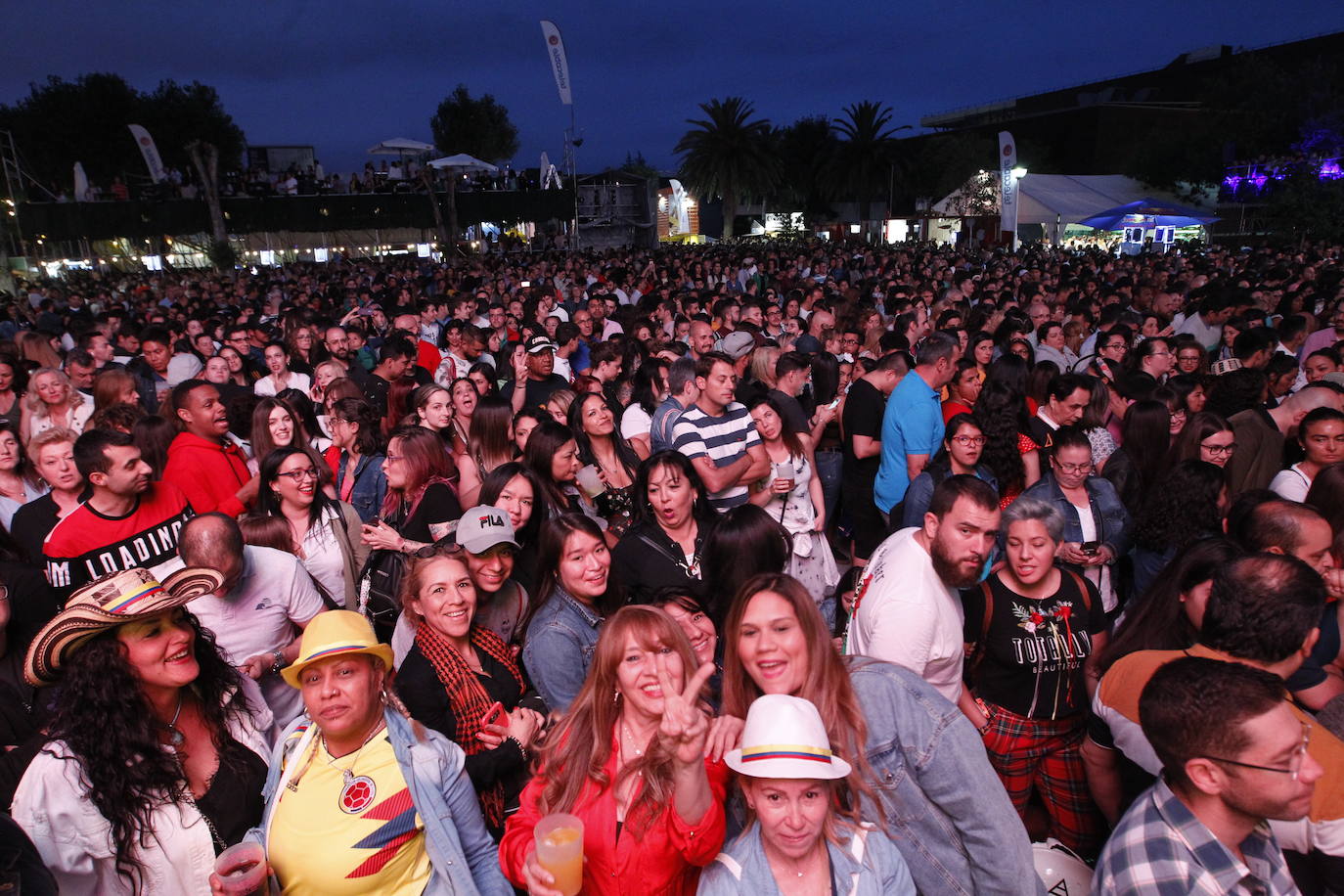 Metrópoli cerró su sexta edición con un concierto del colombiano que abarrotó el recinto ferial y puso a los asistentes a bailar al ritmo de rock latino. 