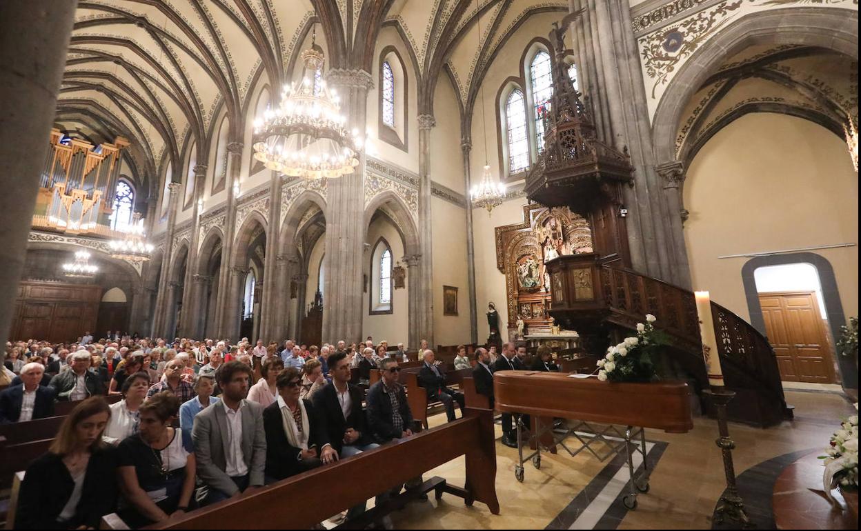 Funeral por Alberto del Río, hoy, en la Iglesia de Santo Tomás de Cantorbery. 