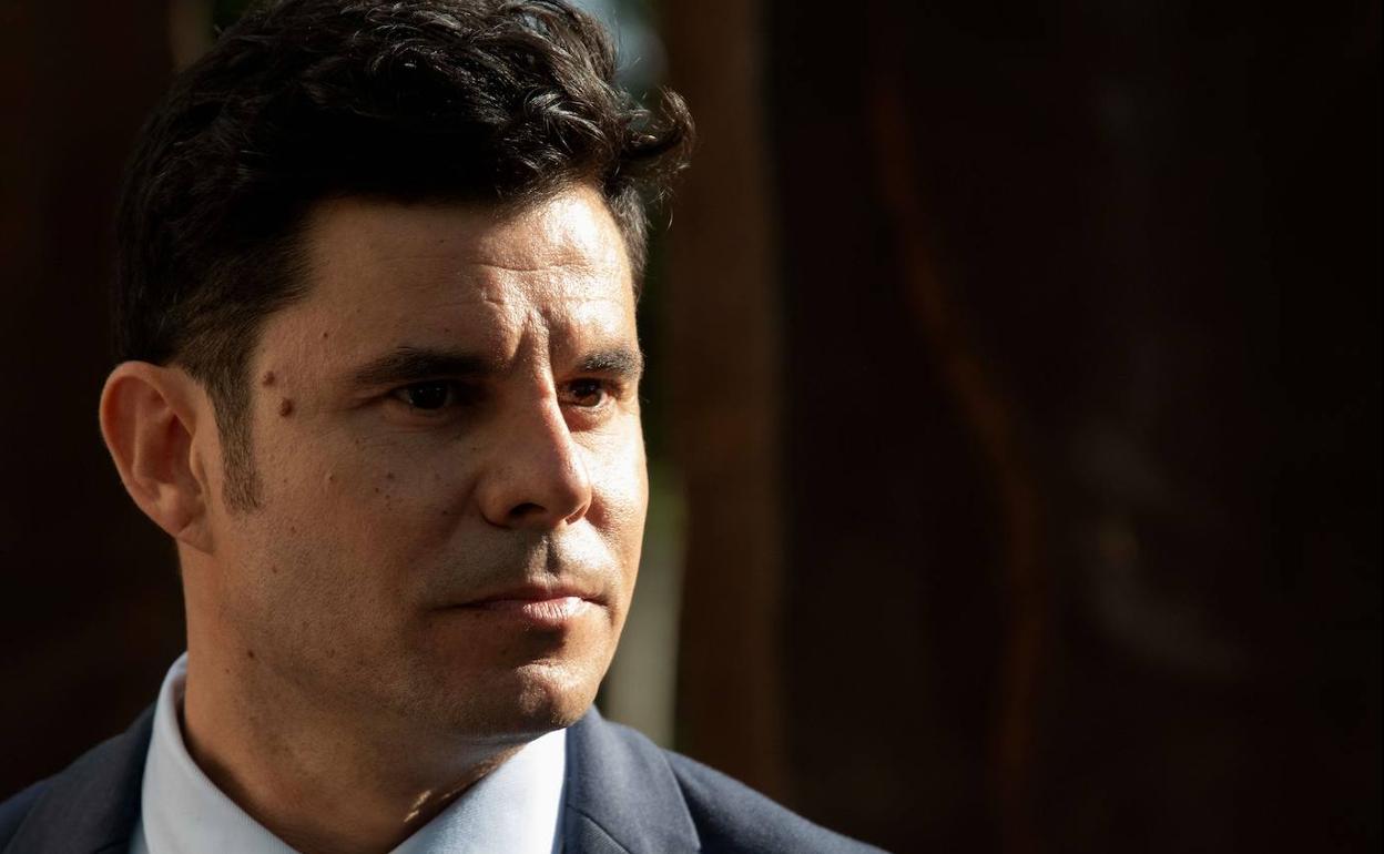 El juez sentencia que Julio Iglesias es padre de Javier Santos