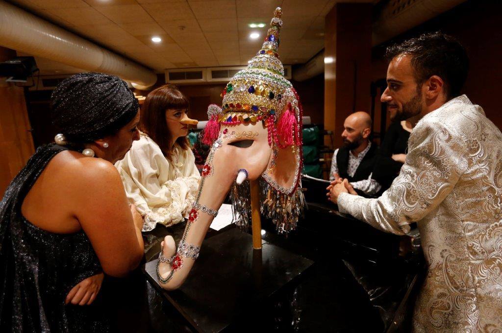 Fotos: Las visitas teatralizas regresan al teatro Campoamor