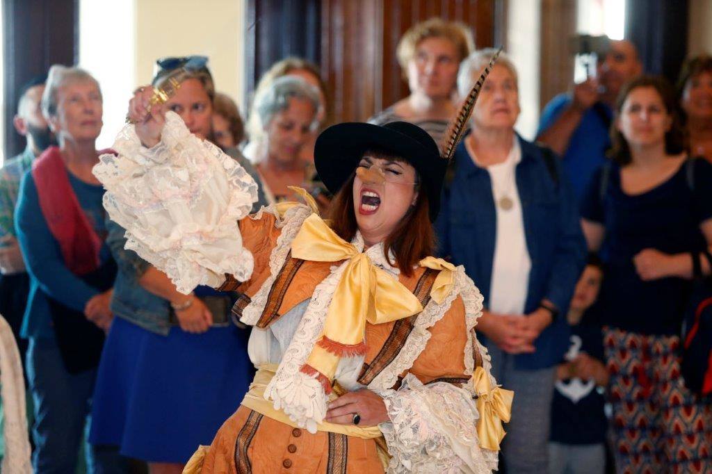 Fotos: Las visitas teatralizas regresan al teatro Campoamor