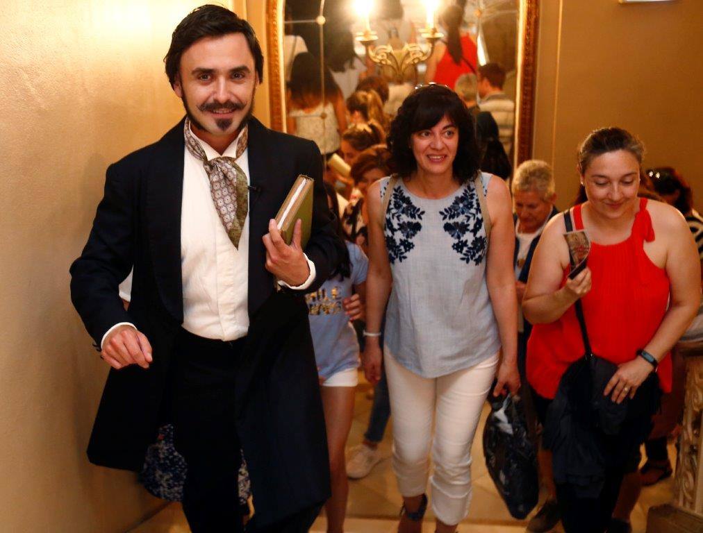 Fotos: Las visitas teatralizas regresan al teatro Campoamor